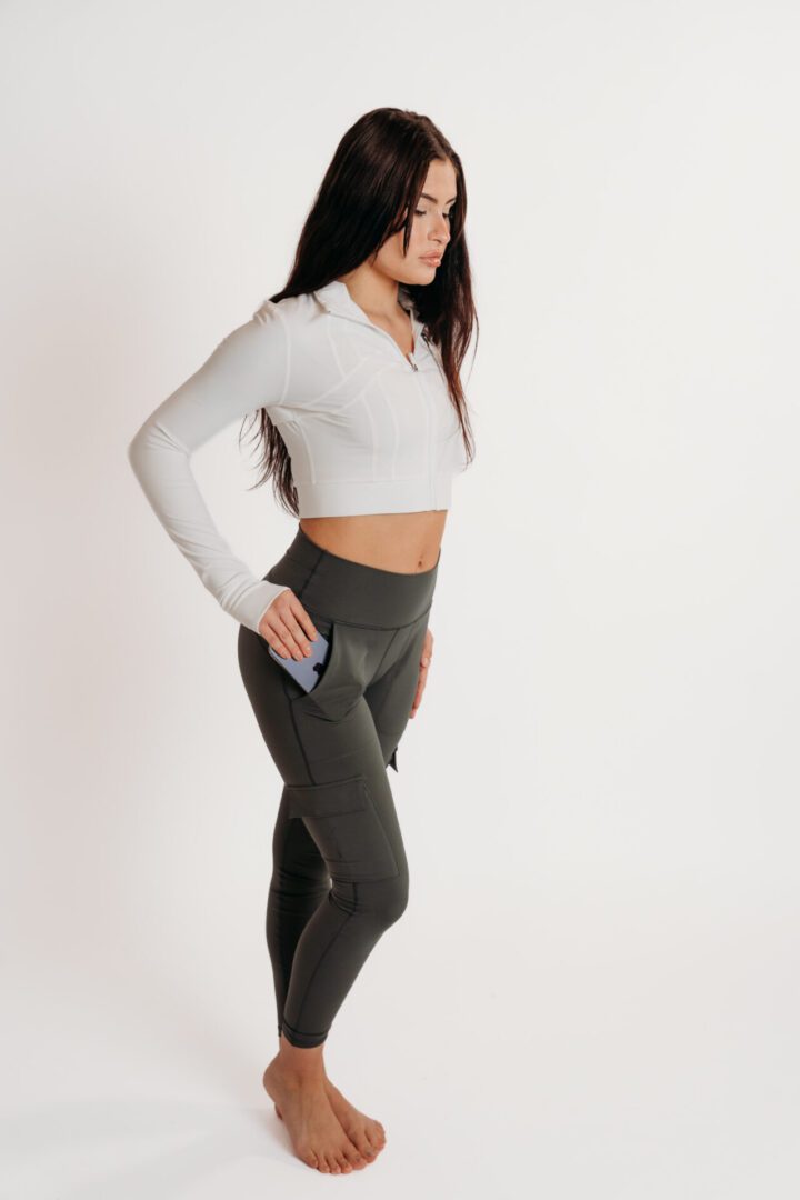 YRF Women’s Cargo Leggings - Image 2