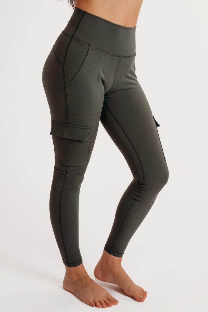 YRF Women’s Cargo Leggings - Image 3