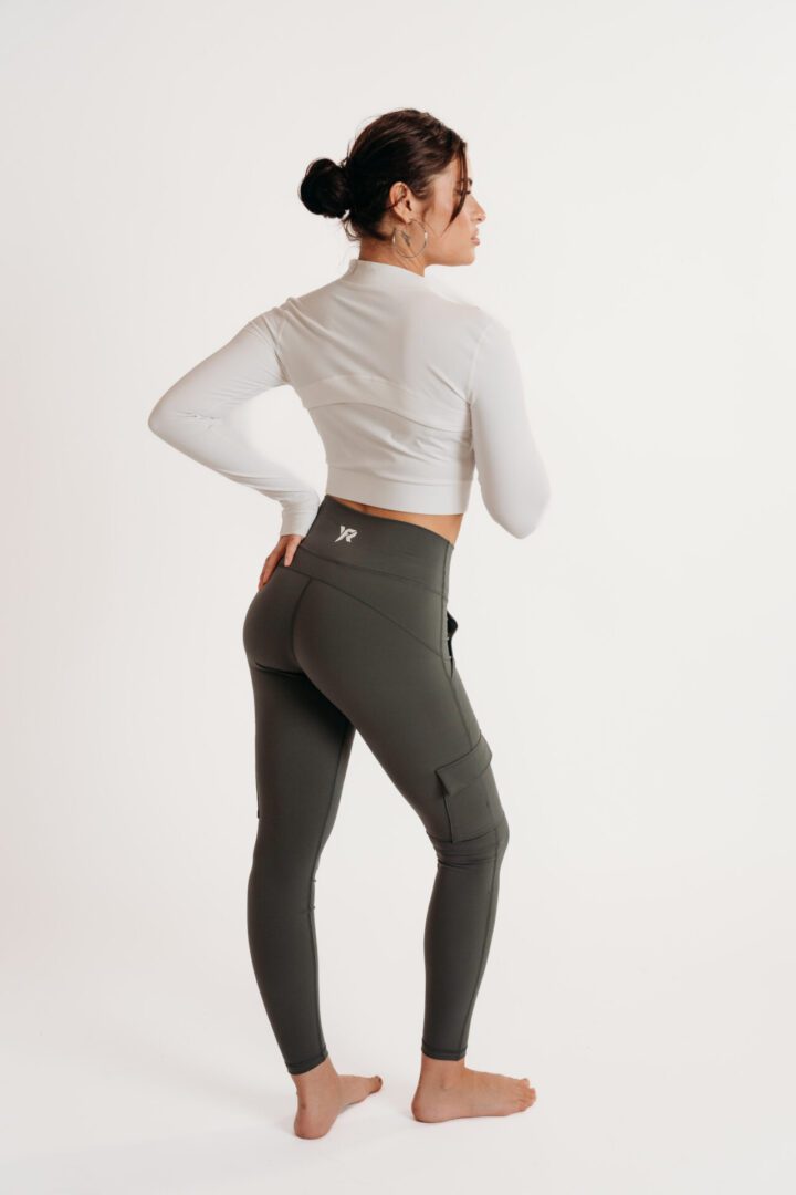 YRF Women’s Cargo Leggings - Image 4